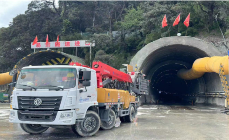 乳化炸药隧道装药车