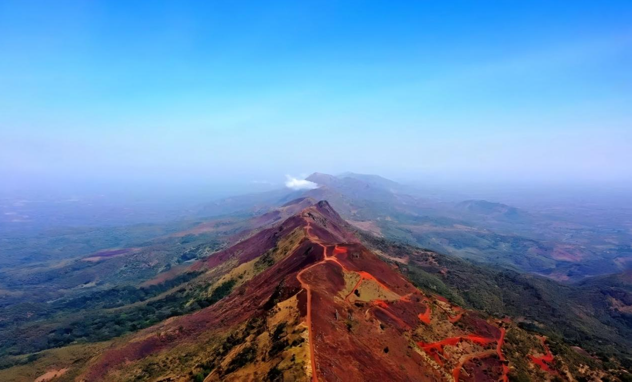 刘国中副总理将出席西芒杜铁矿项目投产仪式，上月中国驻几内亚大使孙勇赴该项目现场考察